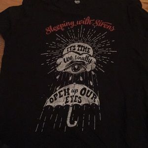 sleeping with sirens hot topic shirt